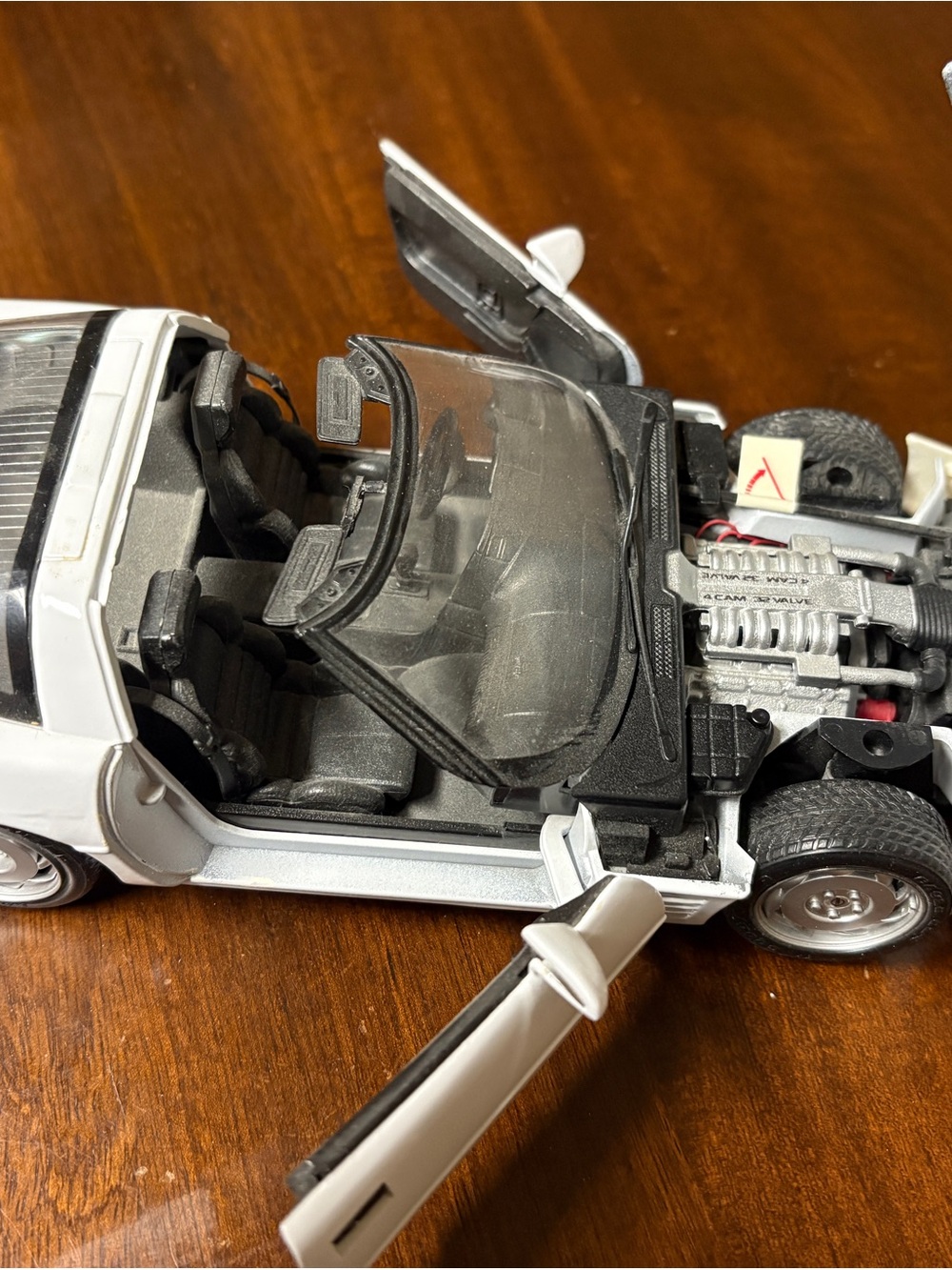 Maisto Special Edition 1:18 White Chevrolet Corvette C4 Diecast Model